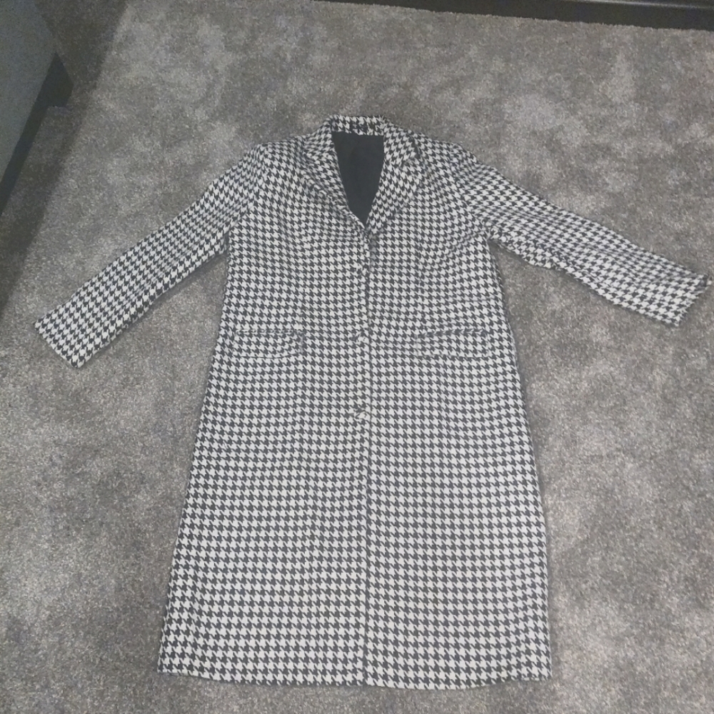 Oversized houndstooth coat